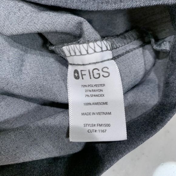 FIGS Technical Collection Scrub Top Mens Size M‎ Gray Medical Uniform - Picture 3 of 11